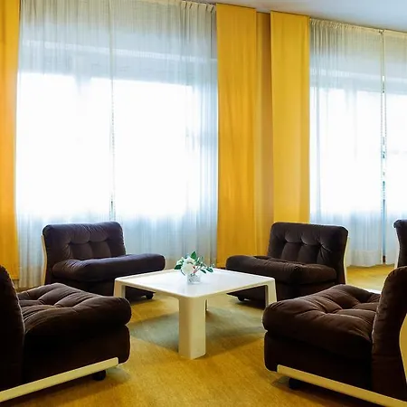 Hotell G. Capitol 4*